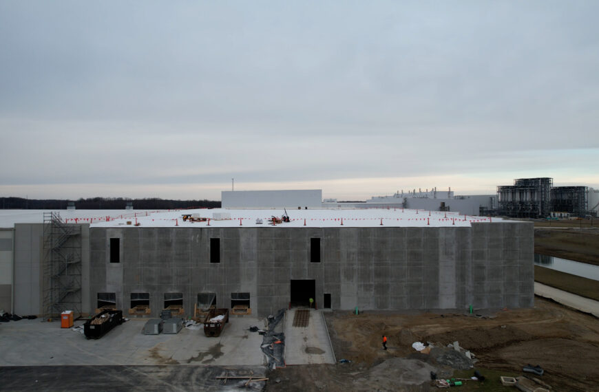 Sequence 01.00_01_26_09.Still012